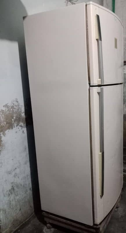 Dawlance fridge full size urgent sale rabta is number per 03374842908 2