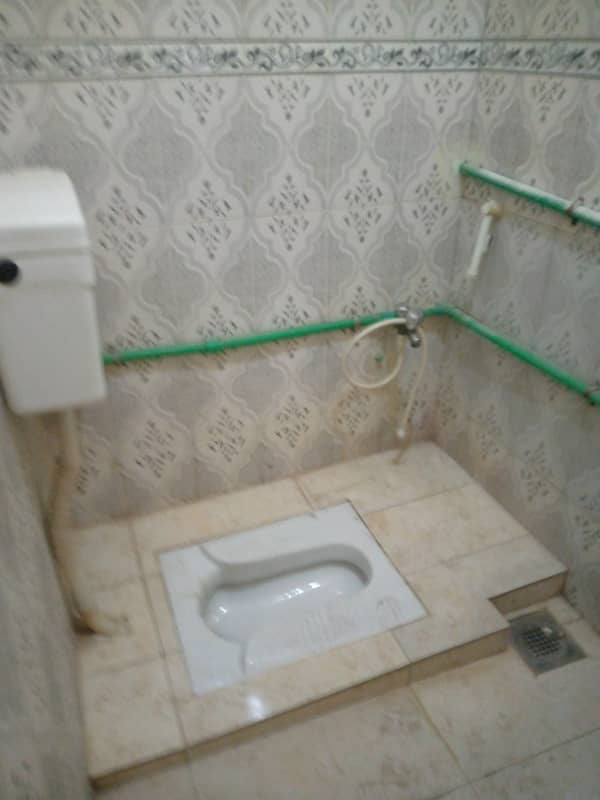 2bed falt with gas for rent Ghauri town phase 5 2