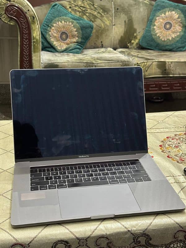 MacBook pro 2018 model 5