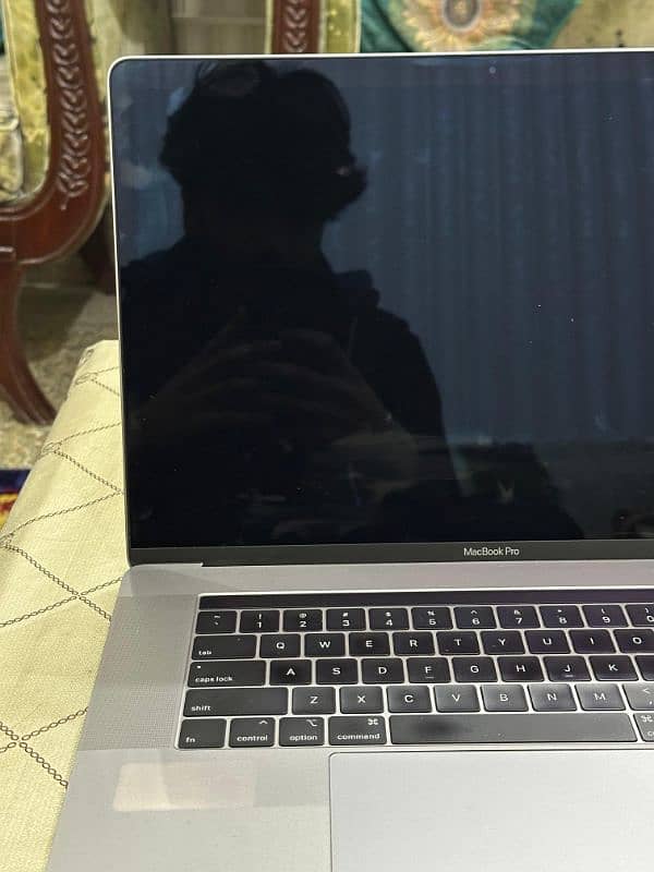 MacBook pro 2018 model 6