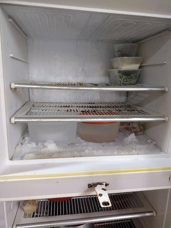 Dawlance fridge new condition 2