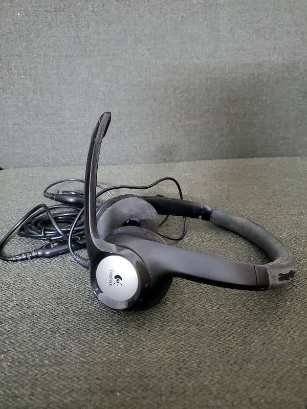 Logitech headset 1