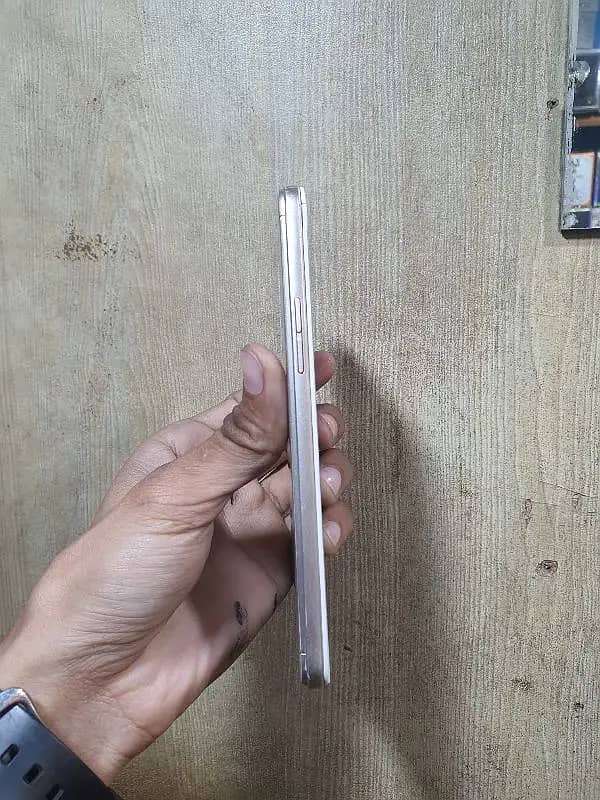 OPPO A57 0