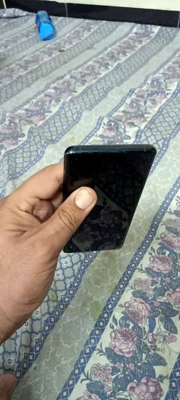 salam 8 pro hy lcd damge hy gir gya tha pc on lcd nahi arhi 2