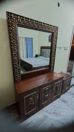 Bedset with Dressing Table for Sale