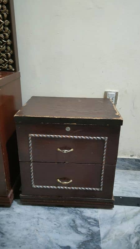 Bedset with Dressing Table for Sale 3