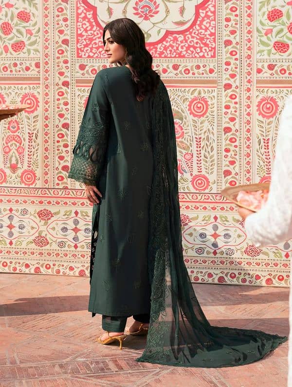 MAHNUR  HUSN E JAHAN  LUXURY LAWN 13