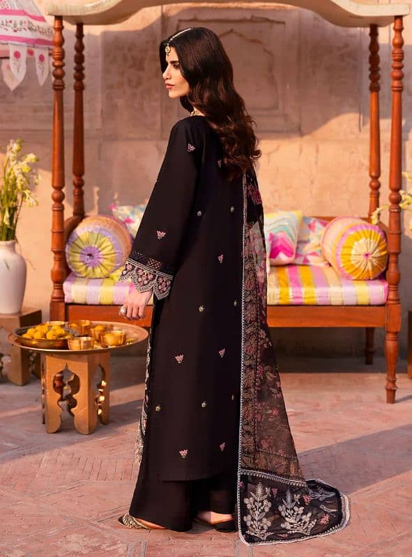 MAHNUR  HUSN E JAHAN  LUXURY LAWN 14