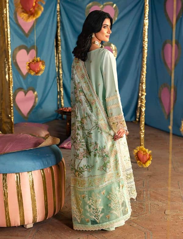 MAHNUR  HUSN E JAHAN  LUXURY LAWN 18