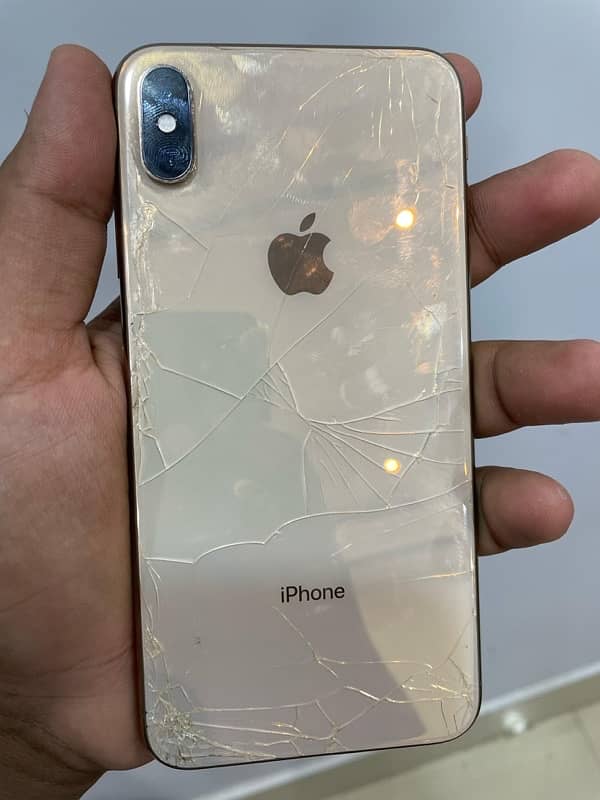 iPhone XSmax golden color 4