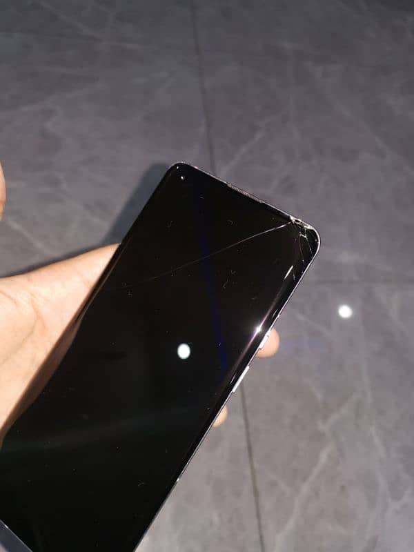 Oneplus 9 pro in good condition 8gb 256gb dual sim Glass break and dot 2