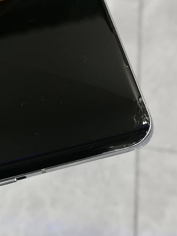 Oneplus 9 pro in good condition 8gb 256gb dual sim Glass break and dot 3