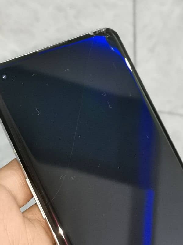 Oneplus 9 pro in good condition 8gb 256gb dual sim Glass break and dot 4