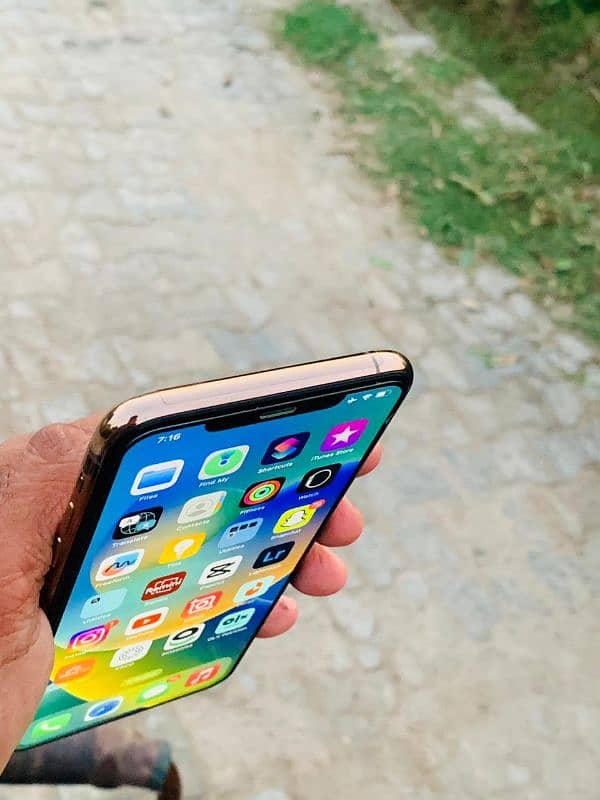 iphone 11 pro max 256 GB PTA approved my WhatsApp number 03410172804 2