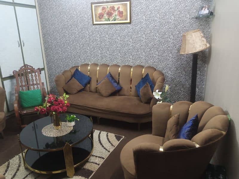 Sofa set urgent for sale 0