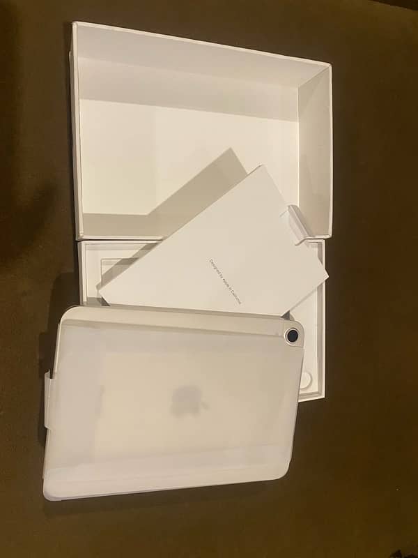 ipad mini 7 2024 128gb brand new 11 months warrenty 2