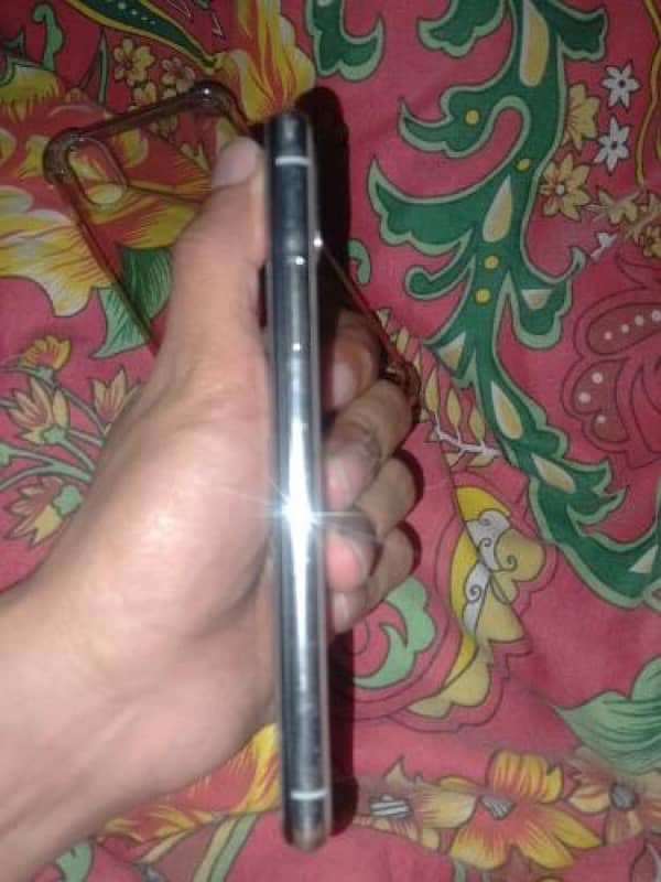 iphone. xs 64gb factory. b. h 82 exchange possible 1