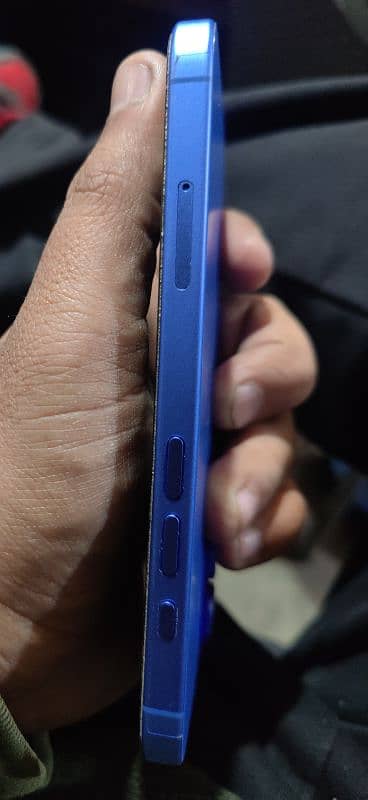 Iphone 16 Ultramarine 2