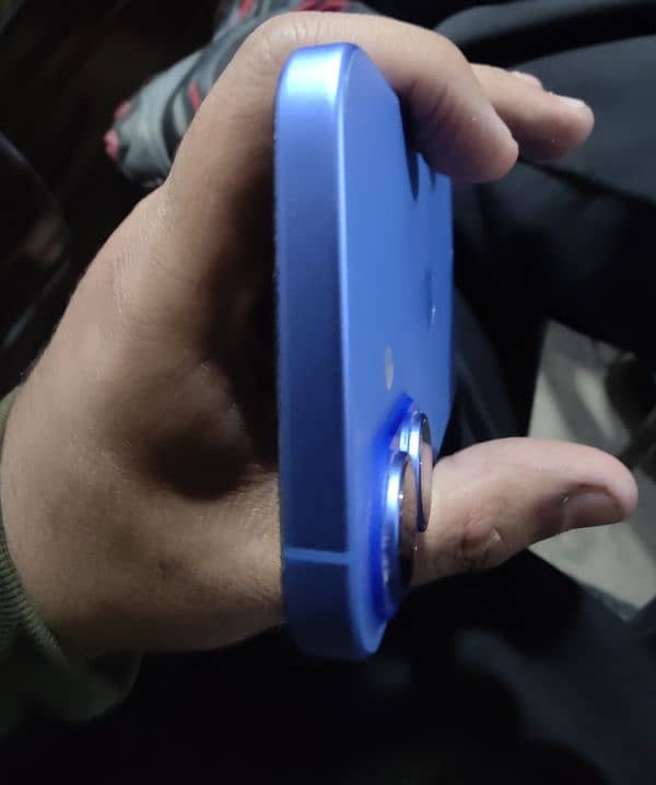 Iphone 16 Ultramarine 3