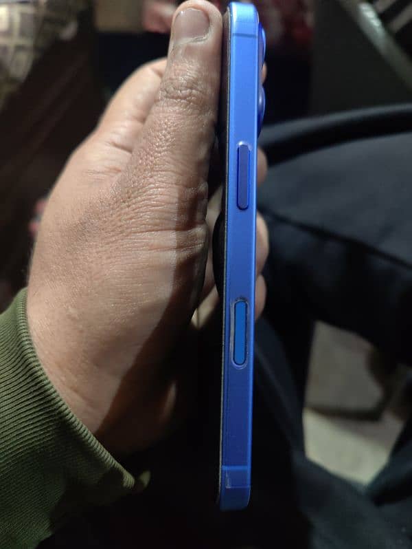 Iphone 16 Ultramarine 5