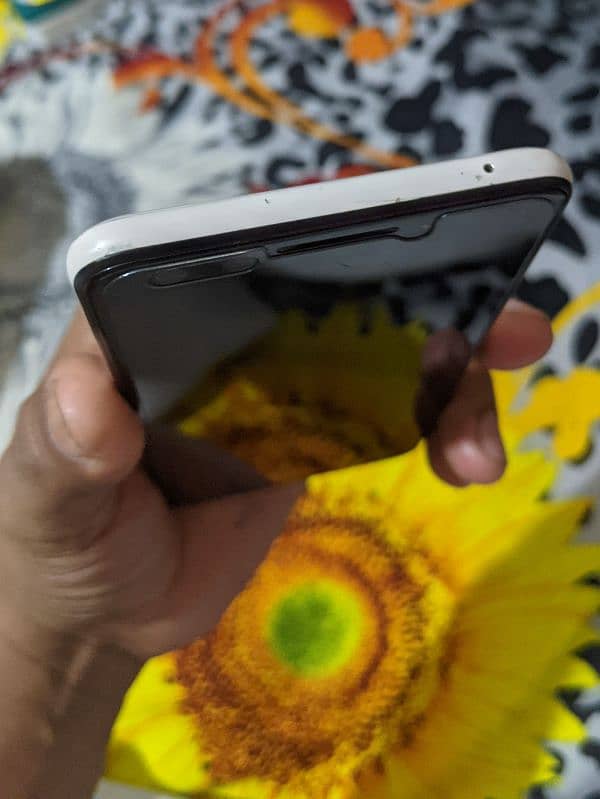 Google pixel 3. . . . . . condition 10 To 9. . . change possible 3