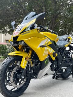 Yamaha R1M 400cc