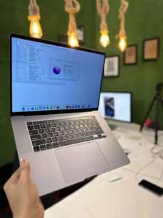 Apple Macbook Pro 2019 i9 on Ramzan sale 16/512 imported fresh pcs