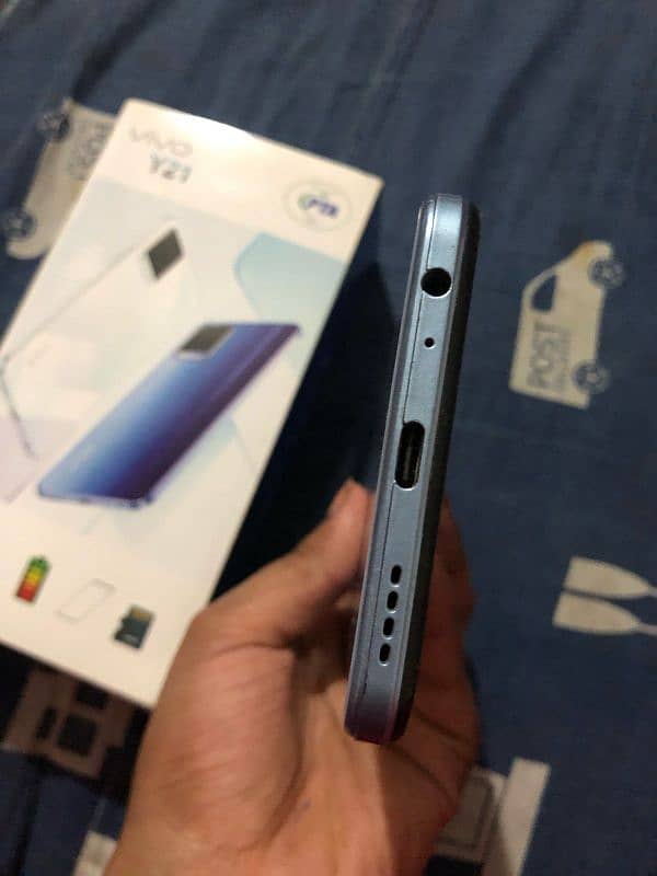 vivo y21 8/256 with box 8