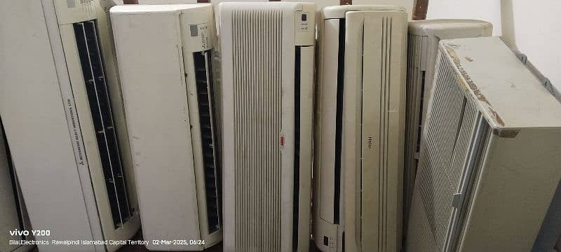 used split A. c window A. c Available in good price 1