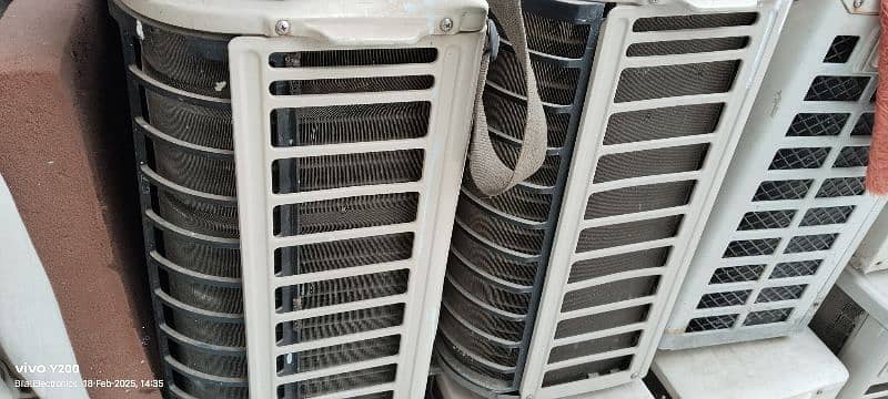 used split A. c window A. c Available in good price 6
