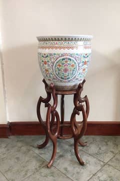 vase with stand