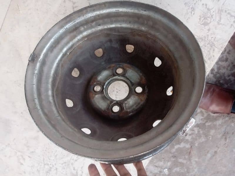 Rim car.    just 1 piece for stapny coure santro 4