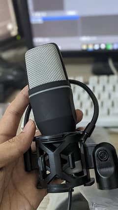 Gaming mic rgb with shock proof mount and pop filter