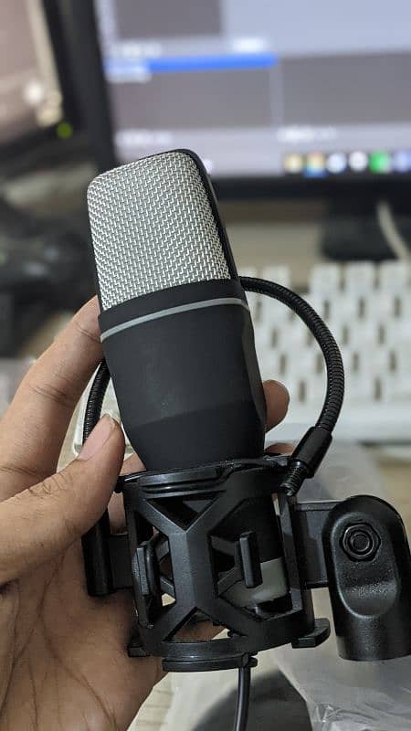 Gaming mic rgb with shock proof mount and pop filter 0