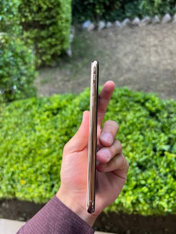 Iphone xs max pta approved 512gb 3