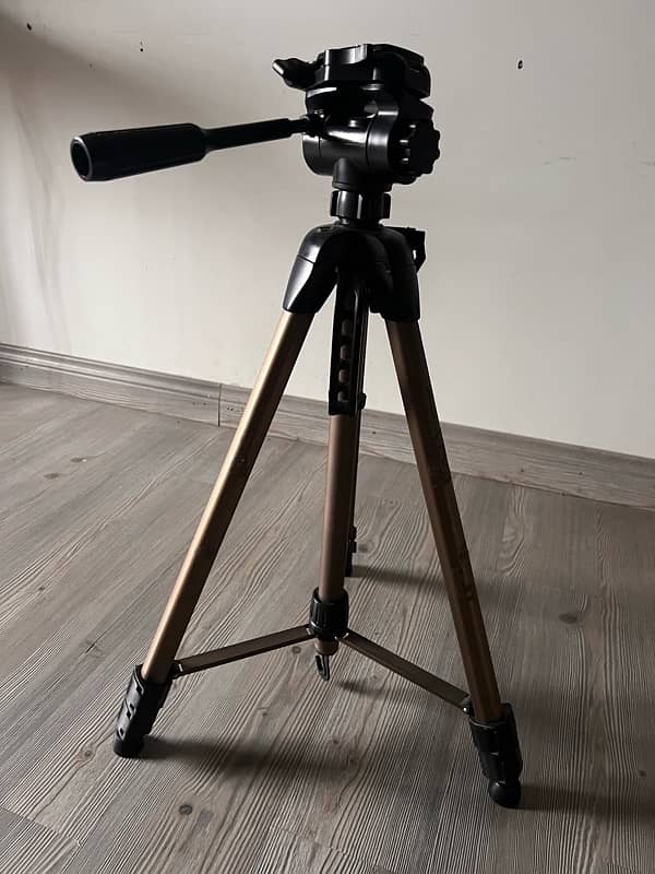 tripod stand 1