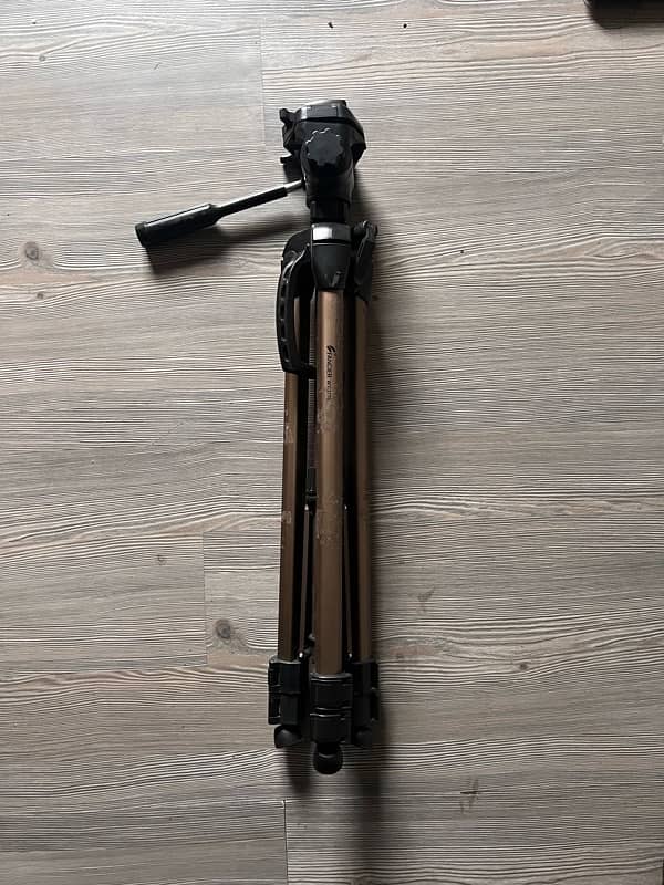 tripod stand 4