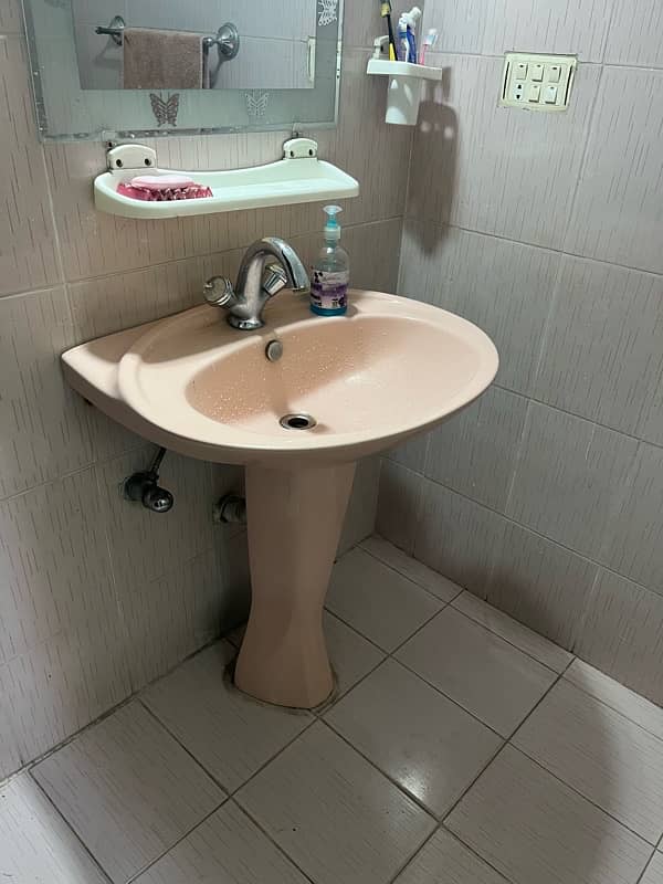 Toilet Basin Set 1