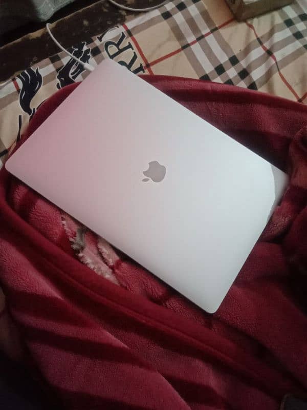 MacBook Pro 2017 model 15 inches for sale 1