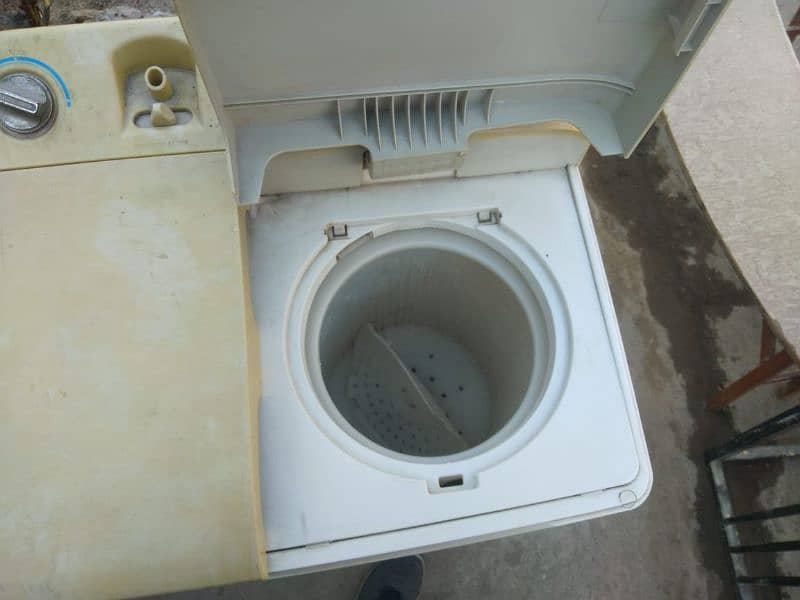 Dawlance Dual function Washing machine in working condition 4