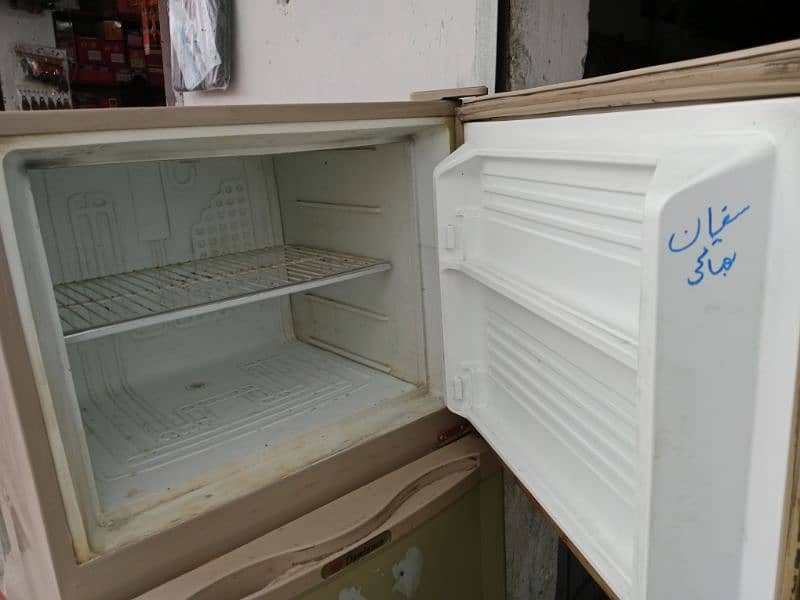 Dwalance Fridge For Sell 2