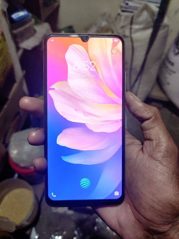 Vivo S1 Pro 8 128 Dabba Charger sath hai. 0