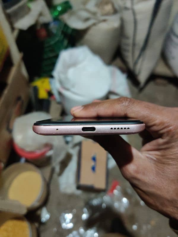 Vivo S1 Pro 8 128 Dabba Charger sath hai. 2