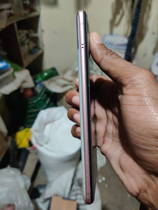 Vivo S1 Pro 8 128 Dabba Charger sath hai. 3