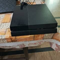 PS4 with 5 games and one controller