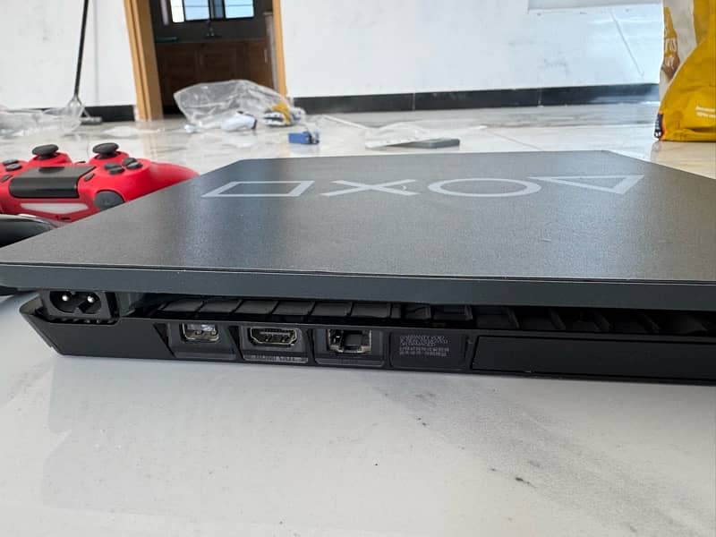 Ps4 Slim 500 GB with 2 Controllers 7