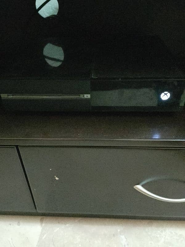 Xbox ONE (500 GB) two controllers and Kinect 0