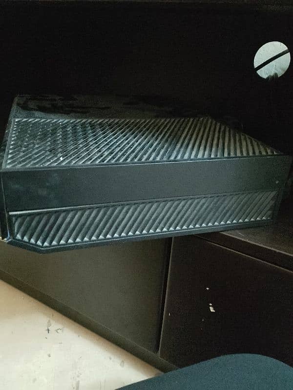 Xbox ONE (500 GB) two controllers and Kinect 3