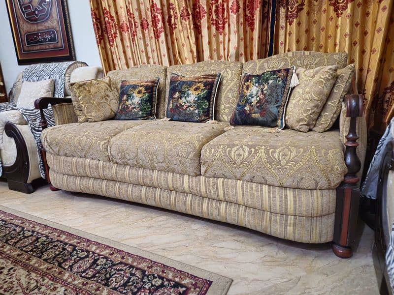 Single seater and three seater sofa for sale 0