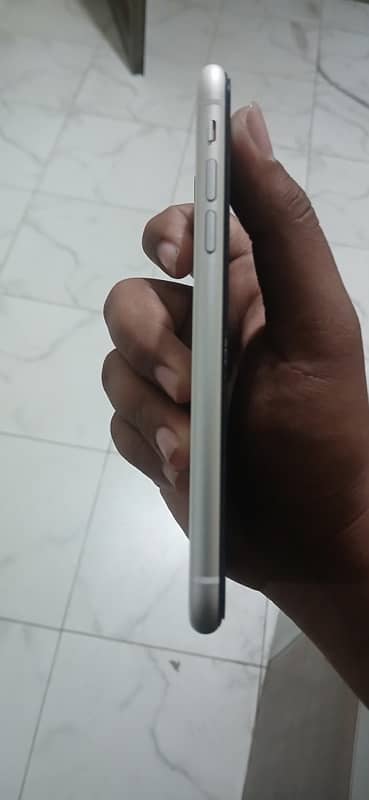 iphone 11 128 gb white colour factory unlock 5